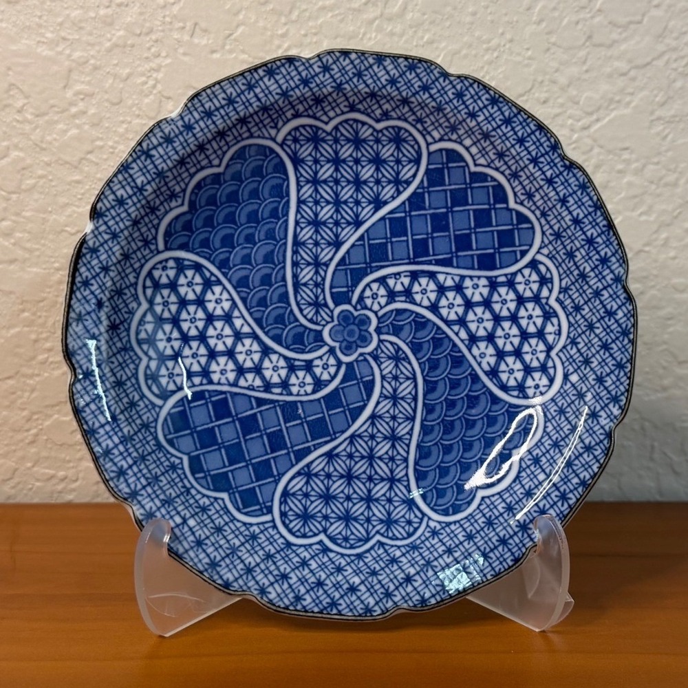 Japanese Blue White Porcelain Scalloped Plate Sometsuke Geometric Swirl 6.25"